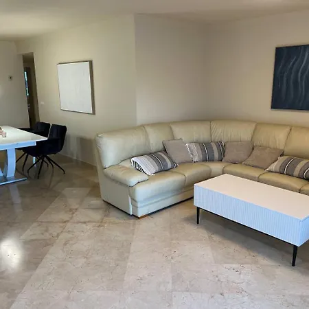 Piso 2 Habitaciones, Salon 2 Bano En Puerto Banus Vista Mar ! Marbella