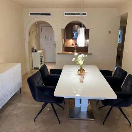 Piso 2 Habitaciones, Salon 2 Bano En Puerto Banus Vista Mar ! Apartment