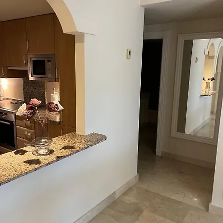 Piso 2 Habitaciones, Salon 2 Bano En Puerto Banus Vista Mar ! Marbella