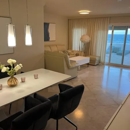 Piso 2 Habitaciones, Salon 2 Bano En Puerto Banus Vista Mar ! * Marbella