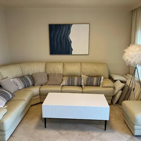 Piso 2 Habitaciones, Salon 2 Bano En Puerto Banus Vista Mar ! *
