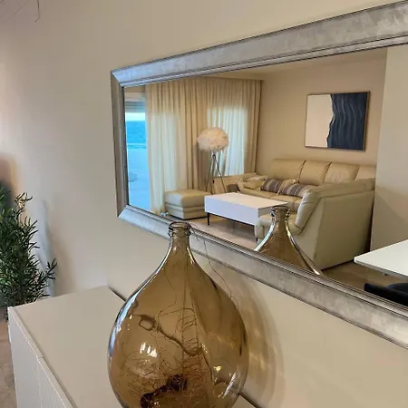 Piso 2 Habitaciones, Salon 2 Bano En Puerto Banus Vista Mar !