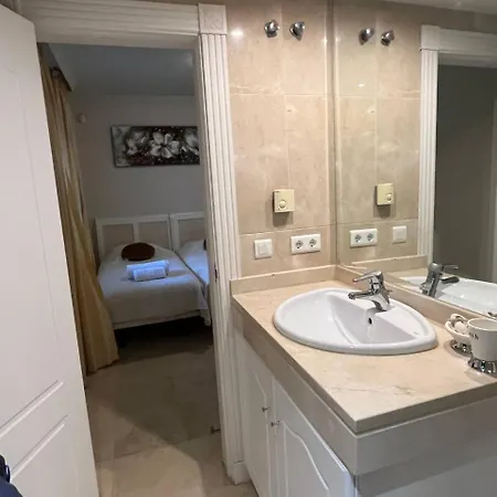 Apartment Piso 2 Habitaciones, Salon 2 Bano En Puerto Banus Vista Mar ! Marbella