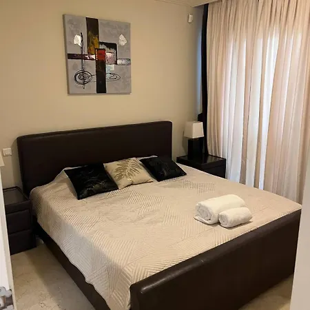 Piso 2 Habitaciones, Salon 2 Bano En Puerto Banus Vista Mar ! *
