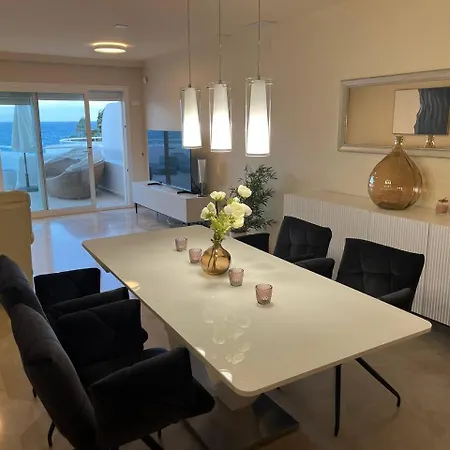 Piso 2 Habitaciones, Salon 2 Bano En Puerto Banus Vista Mar ! Apartment